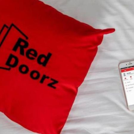 Готель Reddoorz Near Taman Makam Pahlawan Cikutra Бандунг Екстер'єр фото