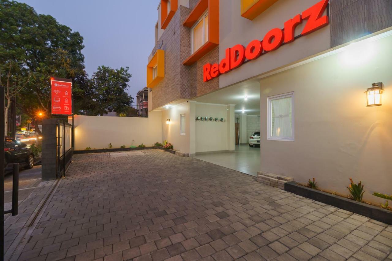 Готель Reddoorz Near Taman Makam Pahlawan Cikutra Бандунг Екстер'єр фото