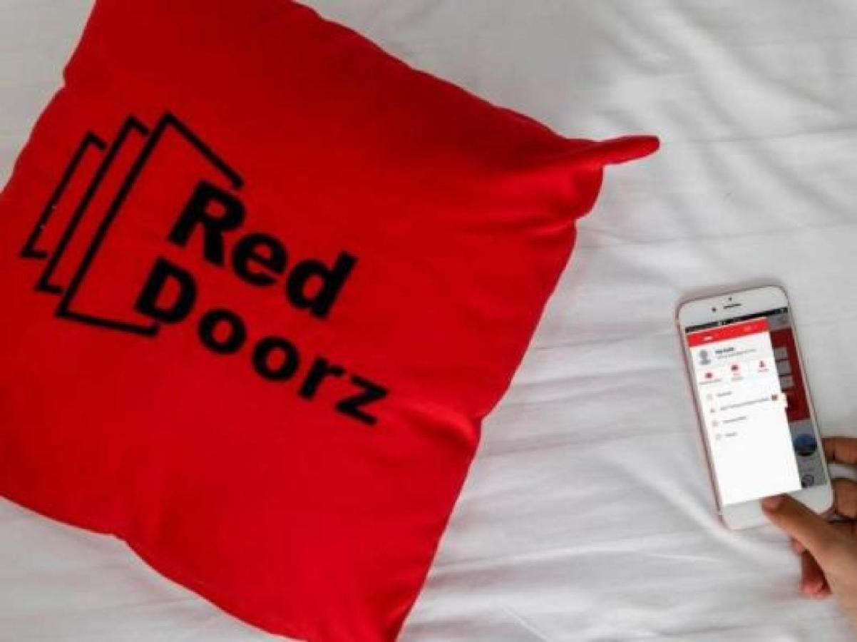 Готель Reddoorz Near Taman Makam Pahlawan Cikutra Бандунг Екстер'єр фото
